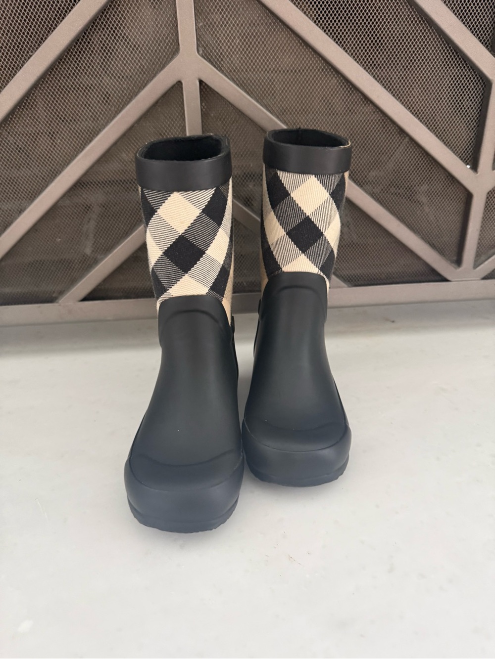 Burberry Kids Black and Cream Plaid Rain Boots